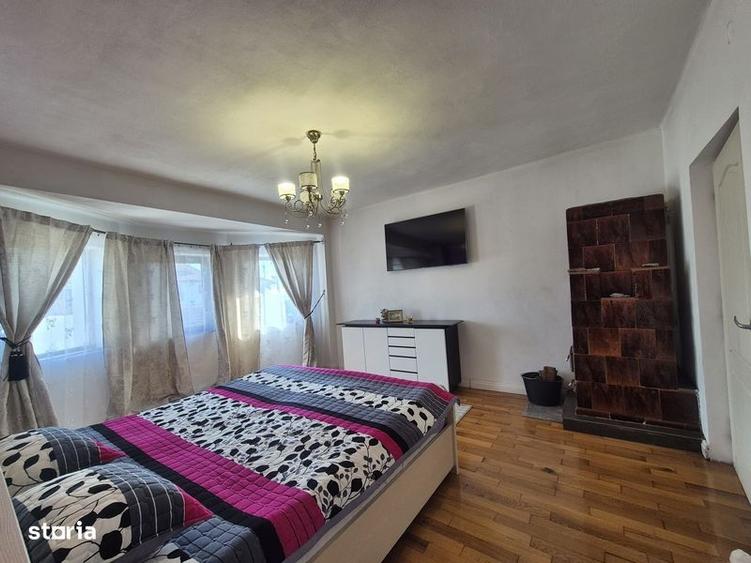 Casă cu 4 camere în Iezureni