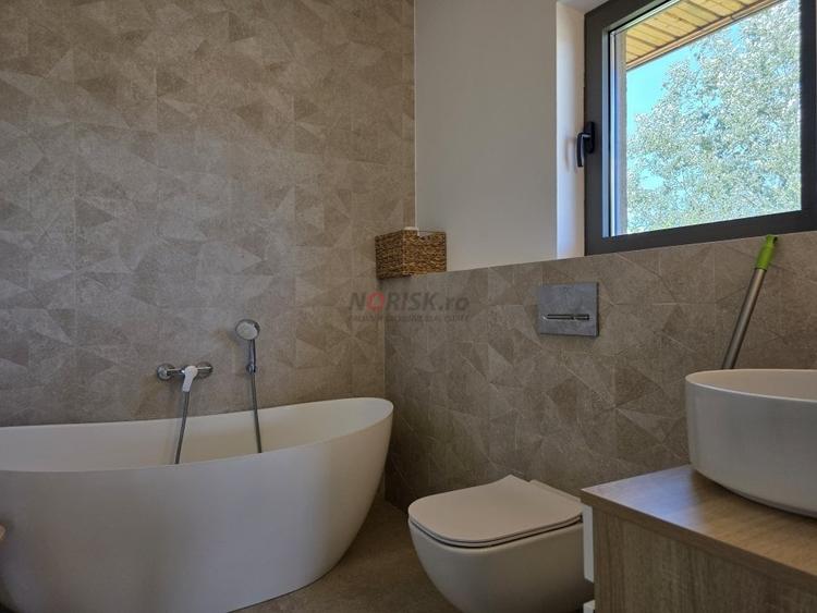 Casă individuală cu 5 camere cu Canalizare în Domnești