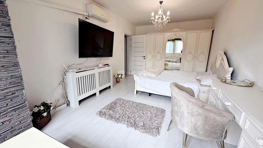 Apartament cu 3 camere decomandat, mobilat în Central