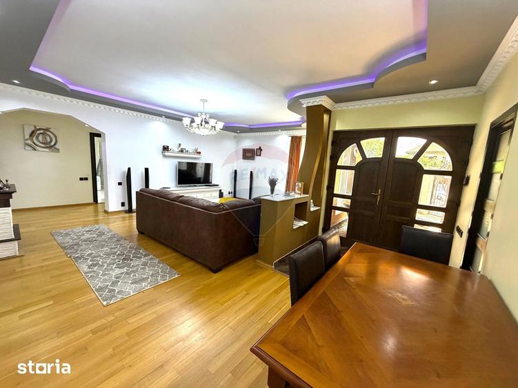 Casă cu 4 camere cu Teren 557 Mp în Central