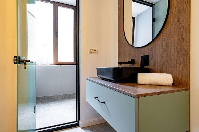 Apartament cu 2 camere semidecomandat în P-ța Amzei