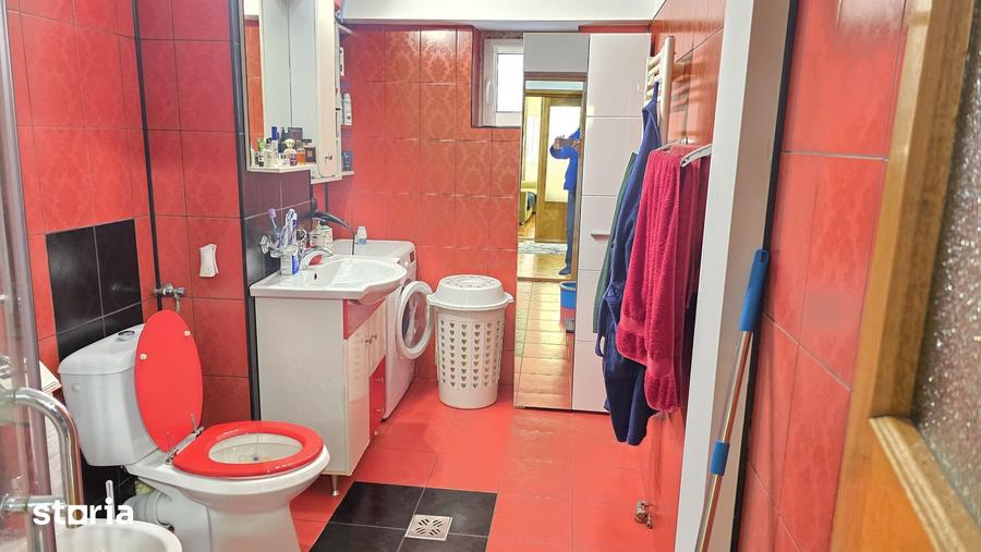 Vand apartament cu 3 camere Deva, etaj 1, din anul 2000, 157 mp, BOXA - 9
