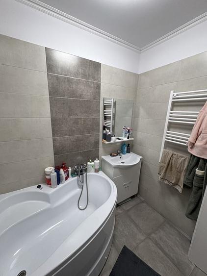 Apartament cu 3 camere decomandat în Fundeni