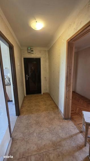 Apartament cu 4 camere decomandat în 1 Mai