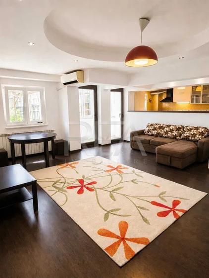 Apartament cu 3 camere semidecomandat, mobilat în Calea Călărașilor