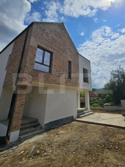 Duplex cu 5 camere cu Canalizare în Florești