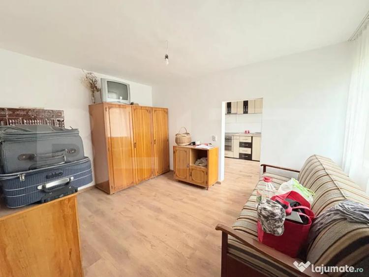 Casă cu 3 camere cu Teren 1900 Mp în Vest