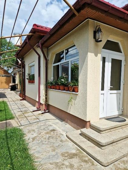 Casă individuală cu 5 camere cu Canalizare în Central