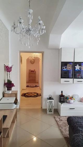 Apartament cu 3 camere semidecomandat în Central