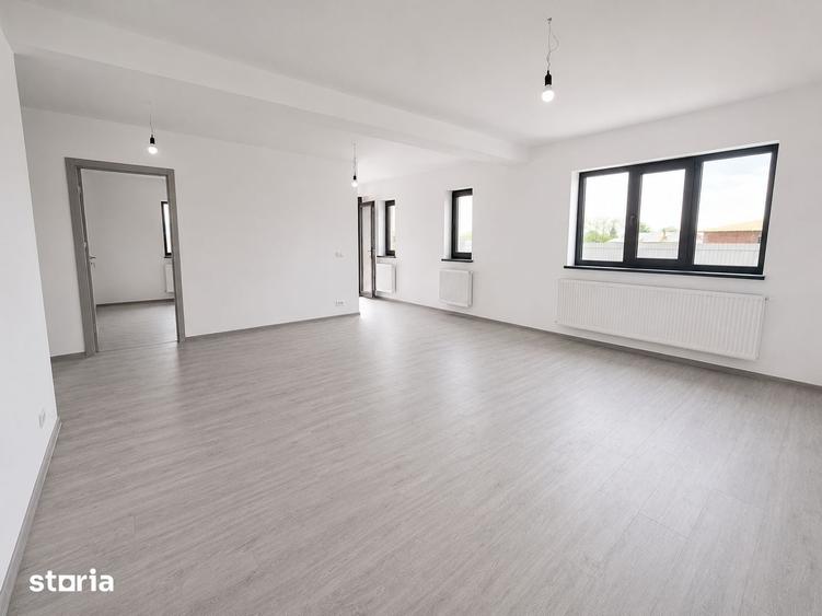 Casă cu 3 camere cu Teren 415 Mp în Letea Veche