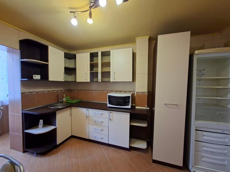 Apartament cu 3 camere decomandat în Decebal