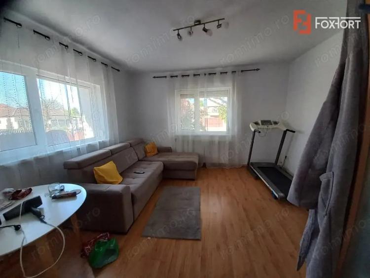 Casă cu 8 camere cu Teren 225 Mp în Ghiroda