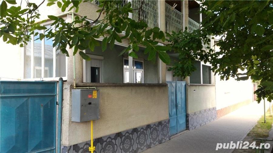 Casă cu 6 camere cu Teren 300 Mp în Sântana