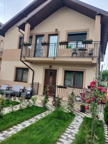Casă cu 4 camere decomandat în Lăpuș