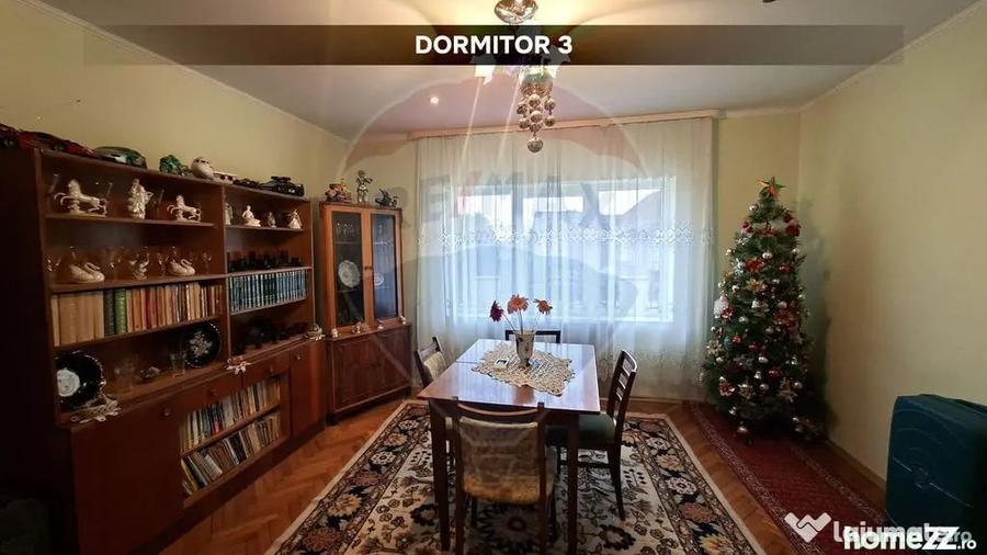Casă cu 4 camere cu Teren 1295 Mp în Central