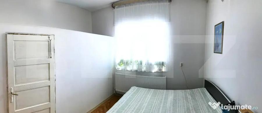 Apartament cu 4 camere semidecomandat în Cetate
