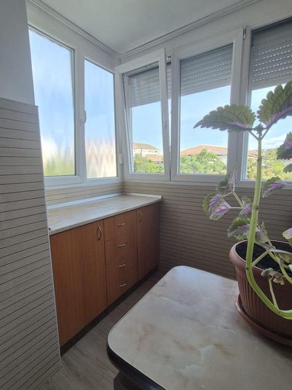 Apartament cu 3 camere decomandat în Exterior Vest