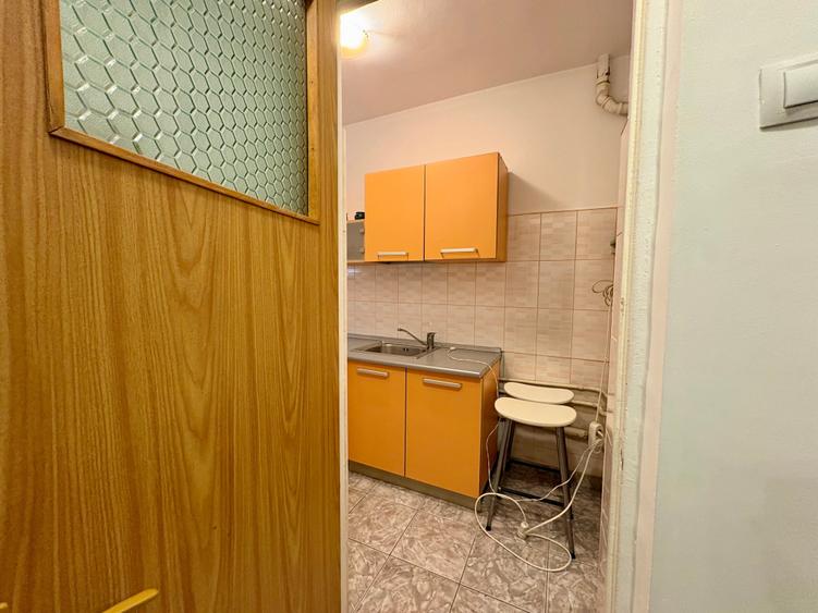 Apartament cu 3 camere decomandat în Giurgiului