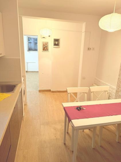 Apartament cu 3 camere semidecomandat în Arcul de Triumf