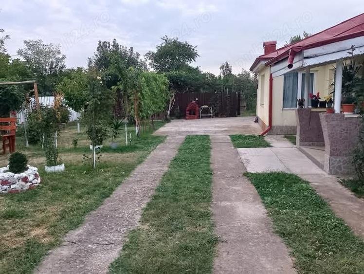 Casă cu 4 camere cu Teren 2300 Mp în Central
