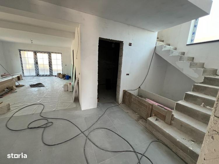Casă cu 4 camere în Mărăcineni