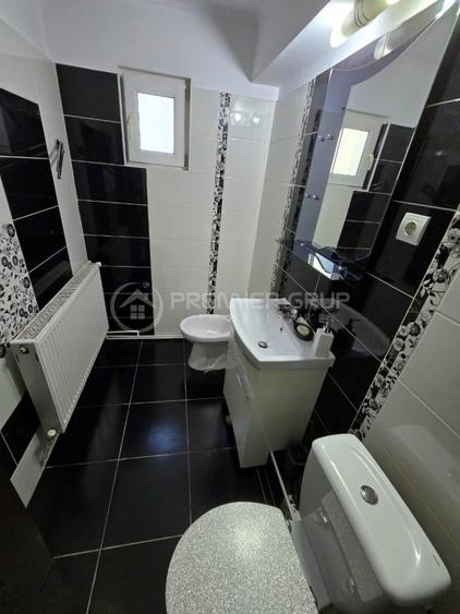 Apartament cu 4 camere decomandat în Nicolina