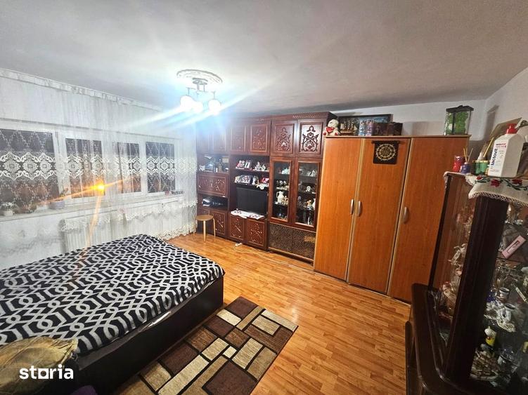 Apartament cu 3 camere decomandat în Aviației