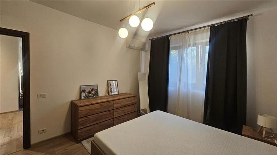 Apartament cu 2 camere semidecomandat, mobilat în Pajura