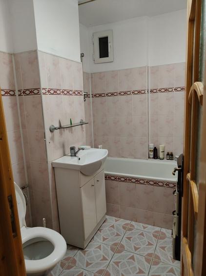 Apartament cu 4 camere decomandat, mobilat în Ultracentral