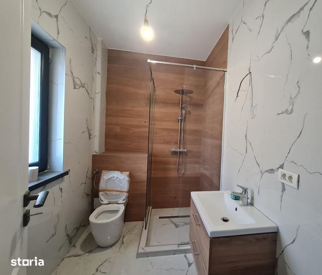 Casă cu 5 camere cu Teren 250 Mp în Central
