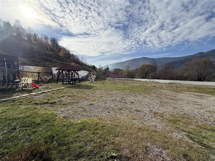 Spațiu comercial, de 1,300 mp, în Ghimeș-Făget