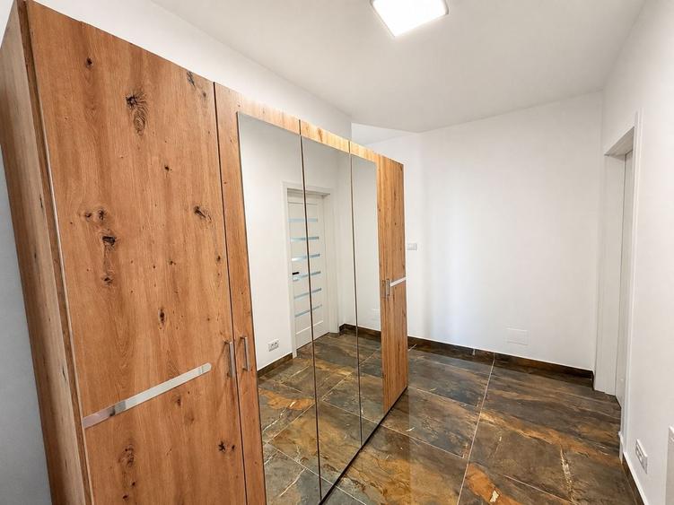 Apartament cu 3 camere decomandat, mobilat în Central