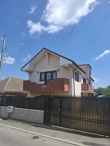 Casă cu 2 camere cu Teren 380 Mp în Romanești