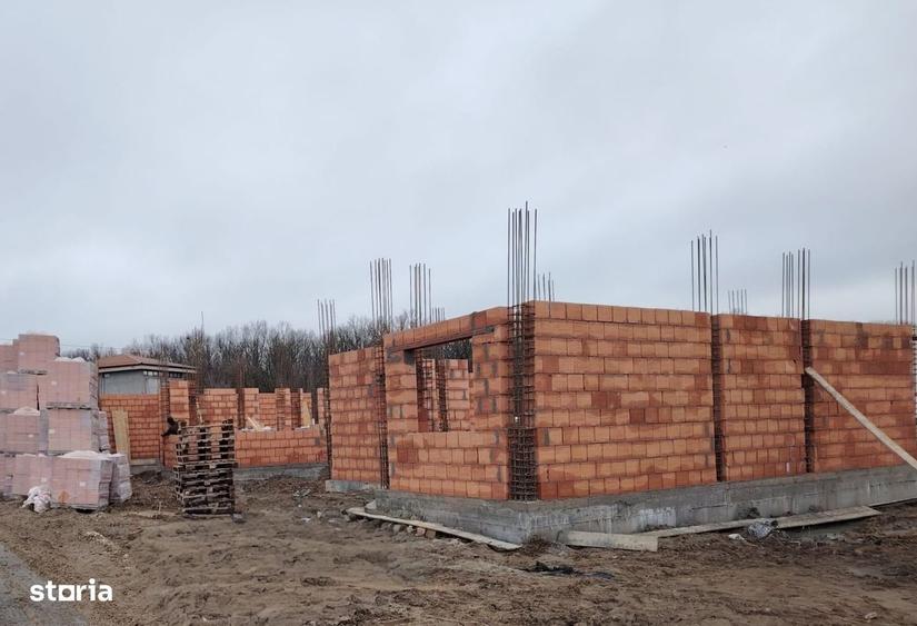 Casă cu 4 camere cu Teren 310 Mp în Chiajna