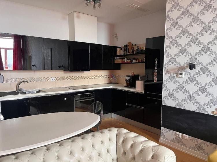 Apartament cu 3 camere decomandat, mobilat în Vitan-Bârzești