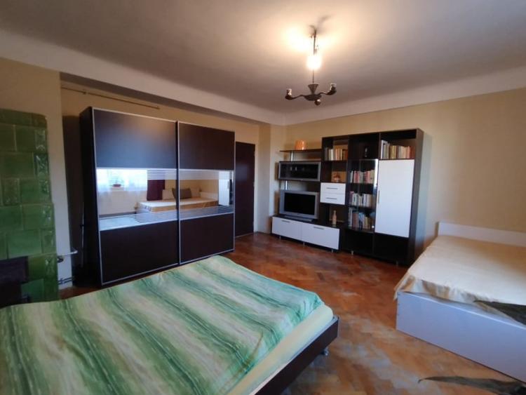 Apartament cu 2 camere semidecomandat în Gruia