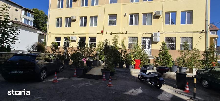 Spațiu comercial, de 80 mp, în Complex Studențesc