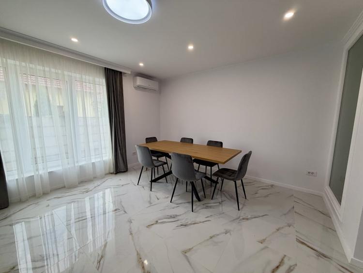 Apartament cu 2 camere decomandat, mobilat în Central