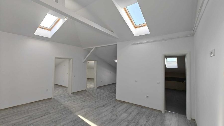 Apartament cu 3 camere semidecomandat în Șelimbăr