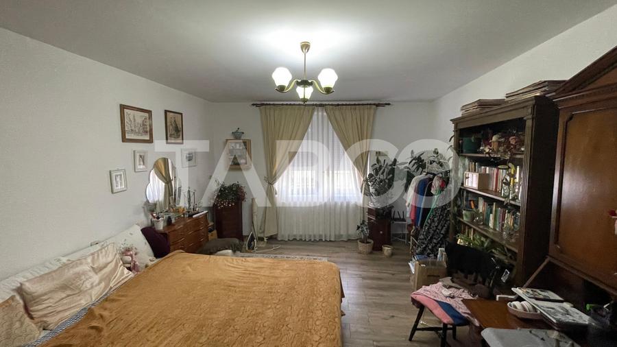 Casa 4 camere de vanzare in Lazaret cu garaj demisol generos mansarda - 7