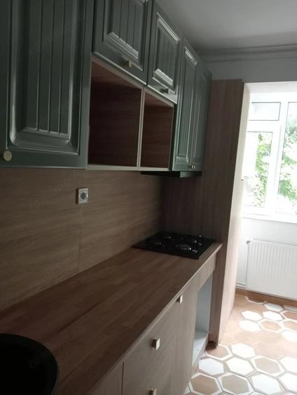 Apartament cu 3 camere semidecomandat în Mazepa 1