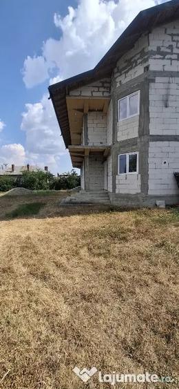 Casă cu 7 camere în Exterior Vest