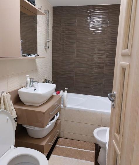Apartament cu 4 camere decomandat, mobilat în Plopilor