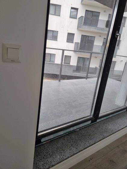 Apartament cu 3 camere decomandat în Exterior Vest