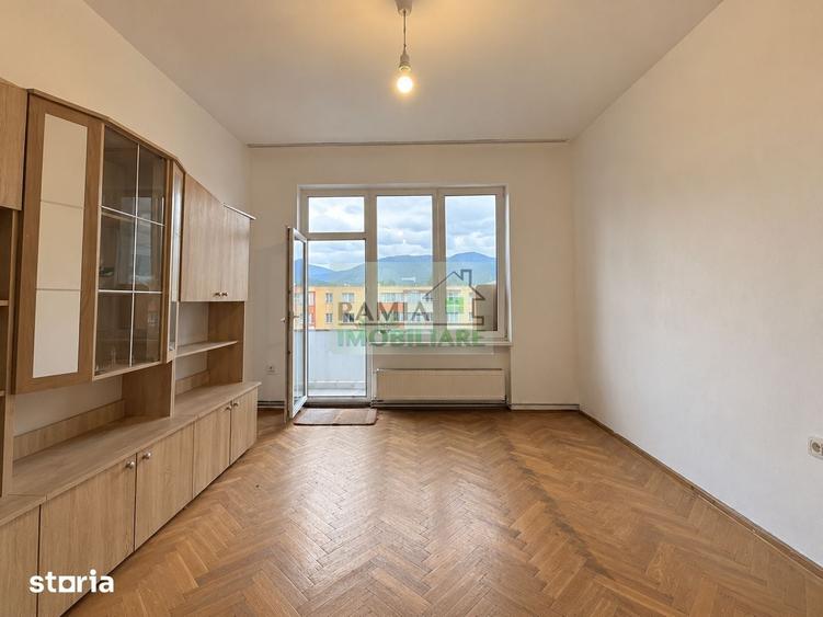 Apartament cu 2 camere decomandat în Tractorul