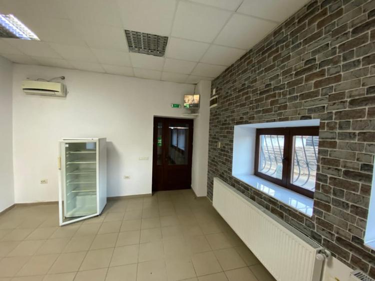 Spațiu comercial, de 100 mp, în Poplaca