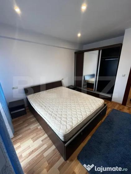 Apartament cu 3 camere semidecomandat în Centura