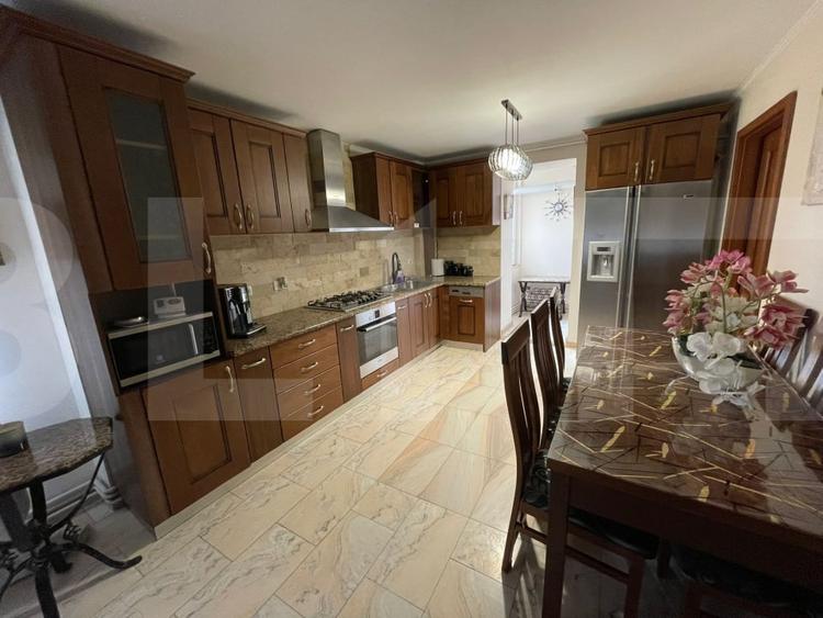 Apartament cu 4 camere decomandat, mobilat în Girocului