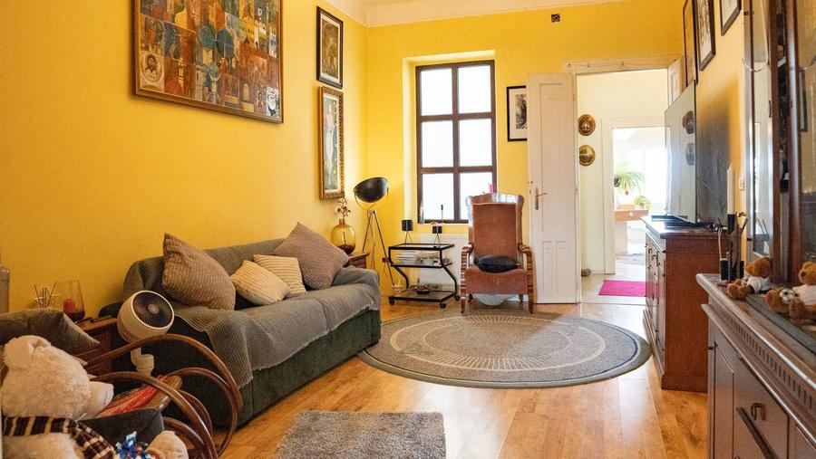 Apartament cu 2 camere semidecomandat, mobilat în Central