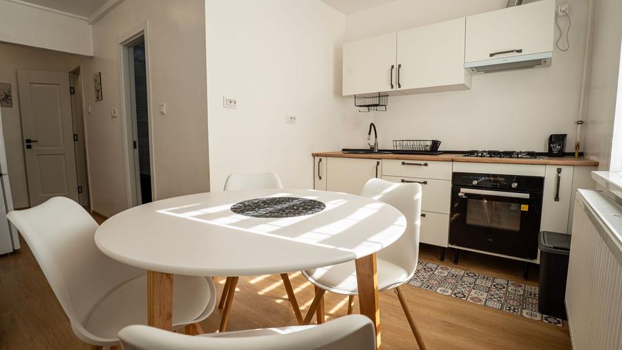 Apartament cu 2 camere decomandat, mobilat în Bartolomeu